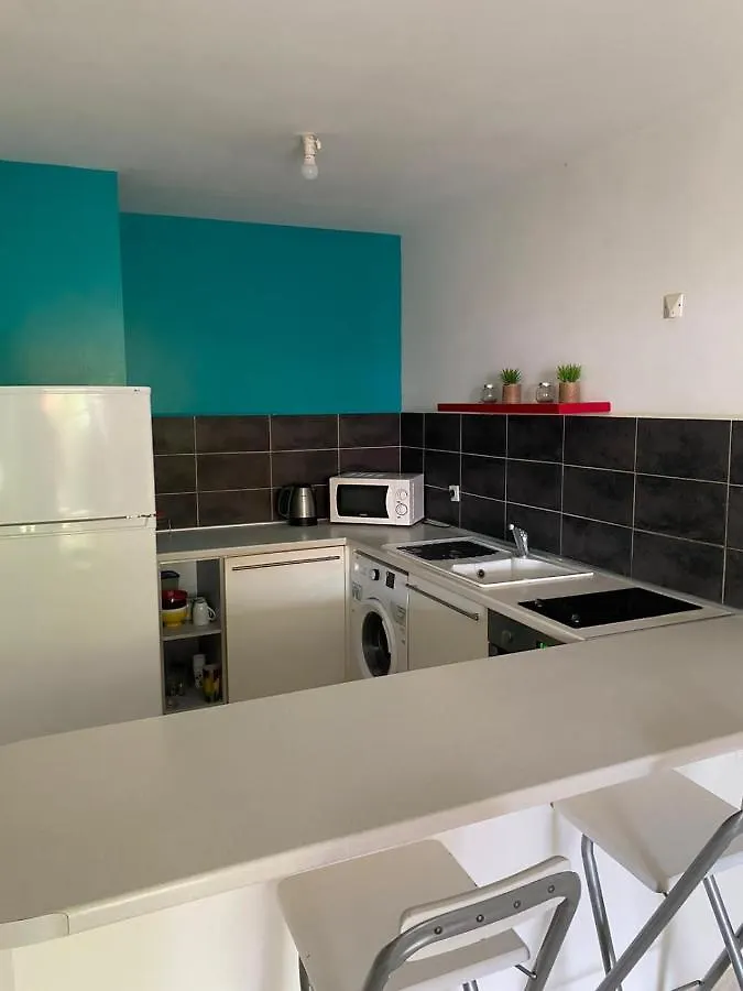 Апартаменты Appartement Les Pieds Dans L'Eau L'Autre Bord Ле-Муль